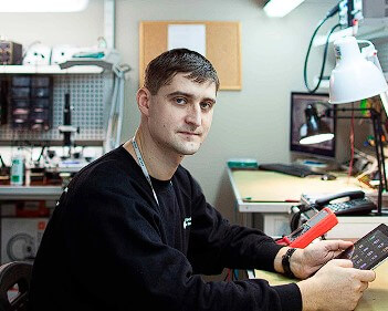 Мастер сервисного центра по ремонту техники Vector Optics